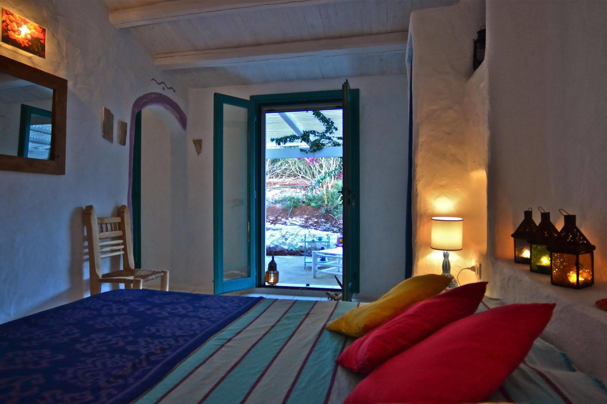 Poecylia Bed and Breakfast Carloforte  Exteriör bild