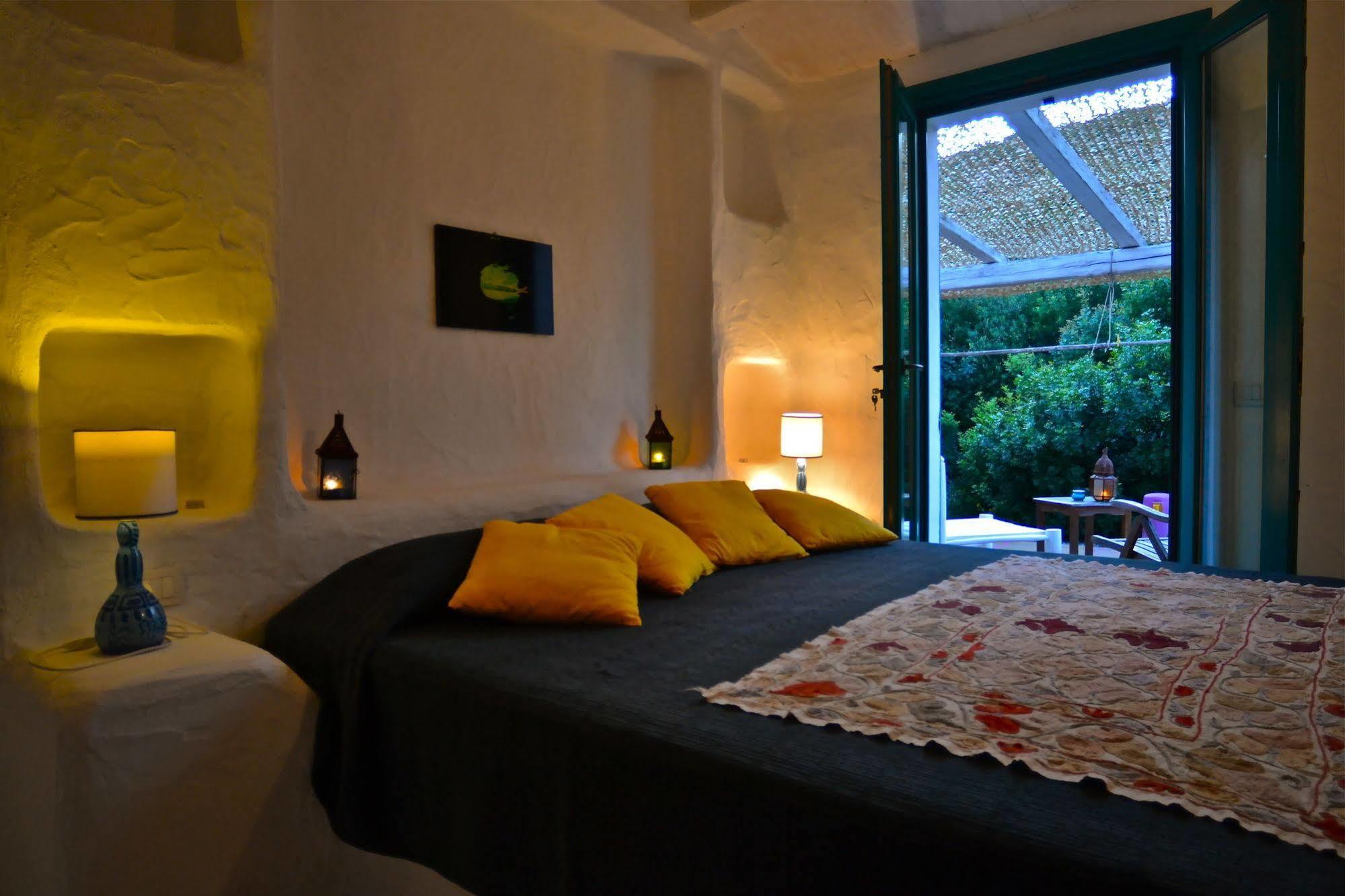 Poecylia Bed and Breakfast Carloforte  Exteriör bild